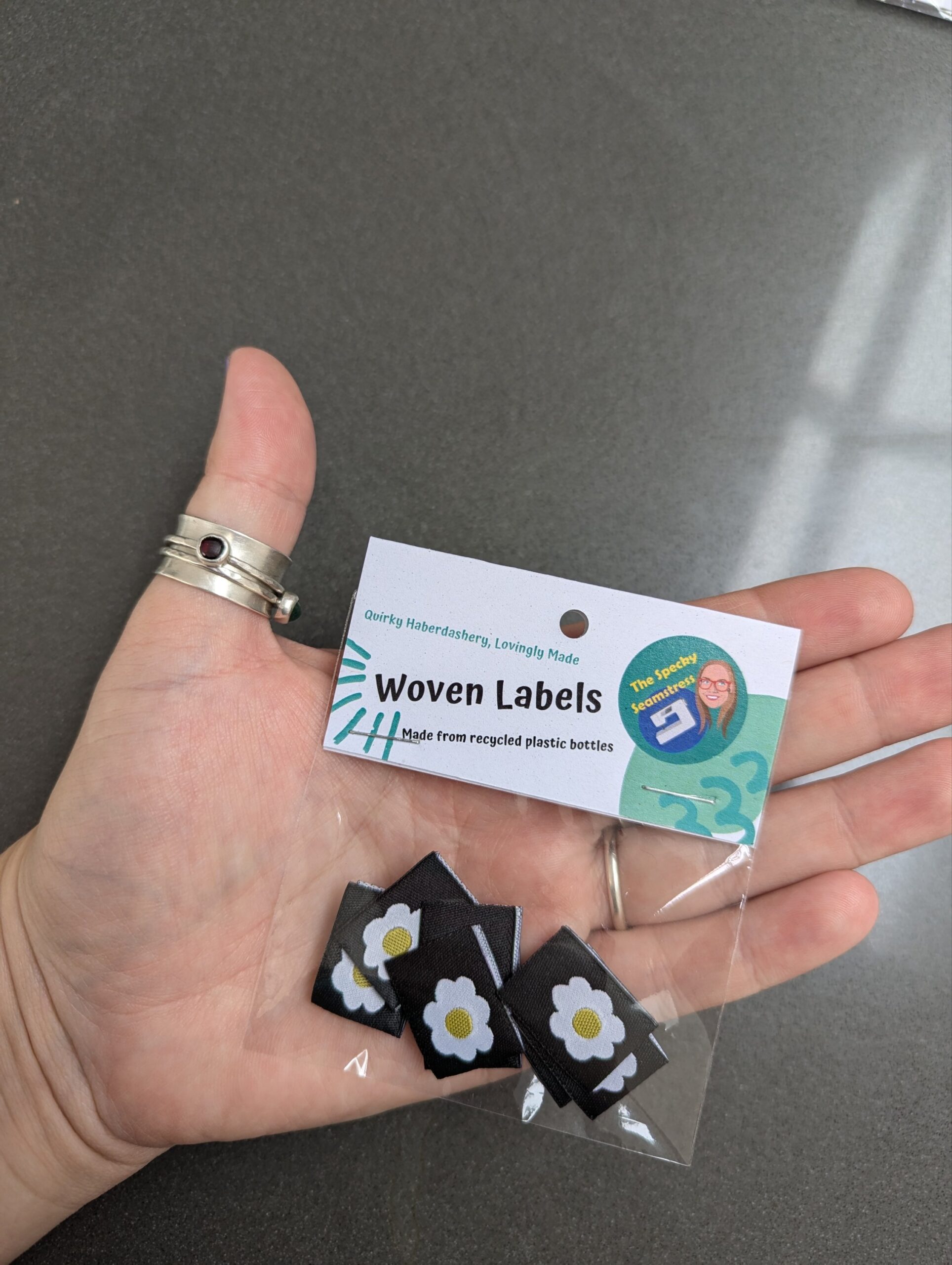 Daisies - Pack of 8 Mini Woven Labels